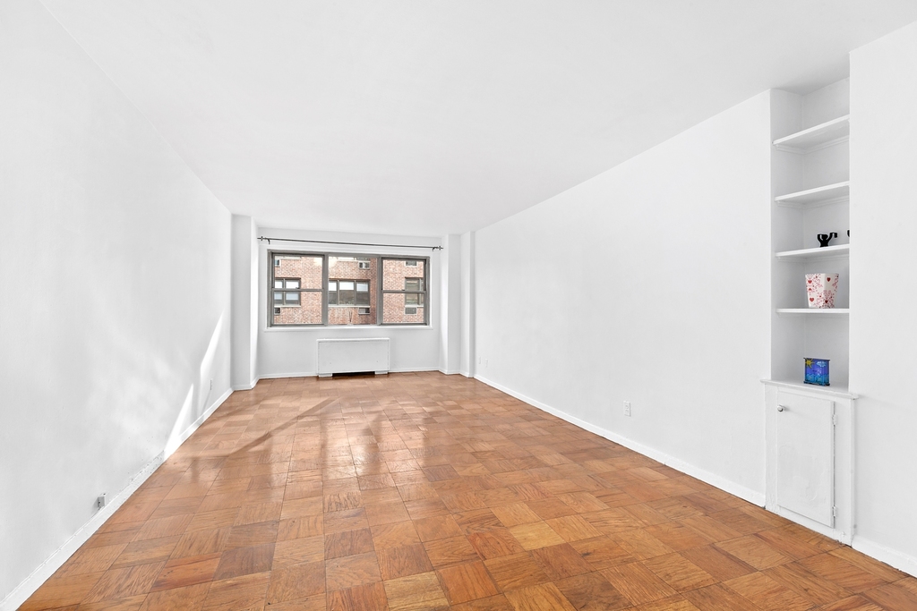 211 East 53rd Street - Photo 2