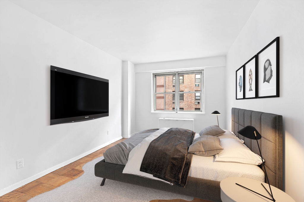 211 East 53rd Street - Photo 1