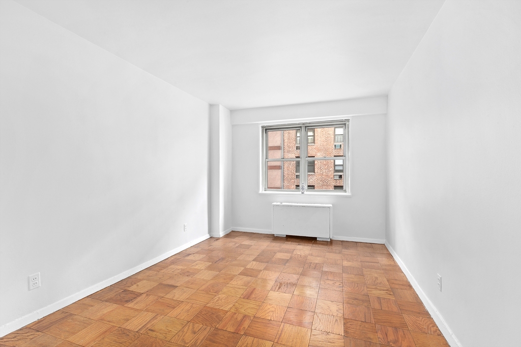 211 East 53rd Street - Photo 3