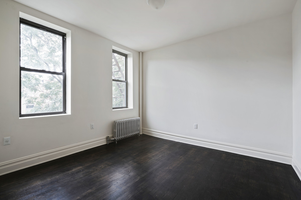 107 Greenpoint Avenue - Photo 3