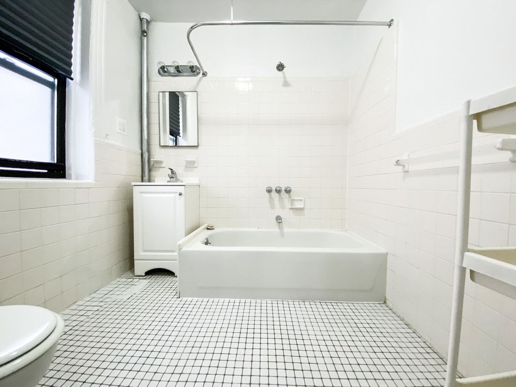 309 East 69th Street - Photo 4