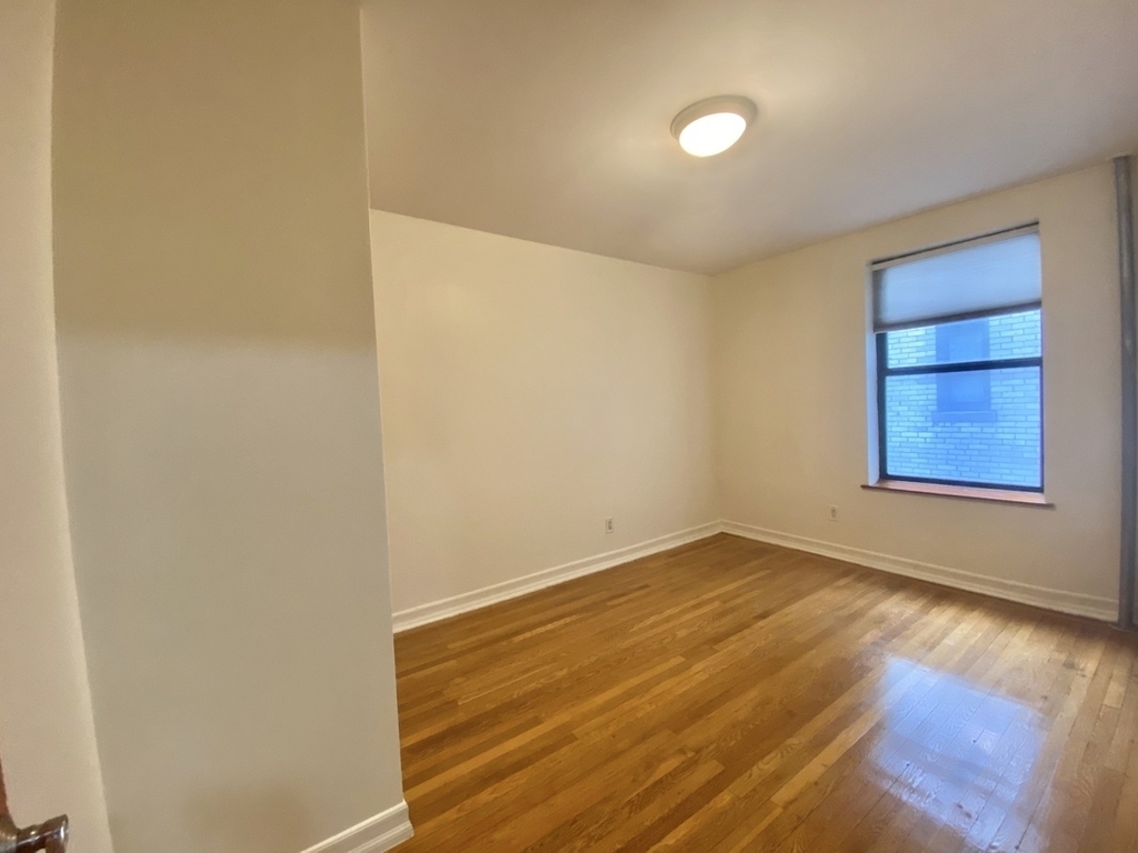 610 West 150th Street - Photo 6