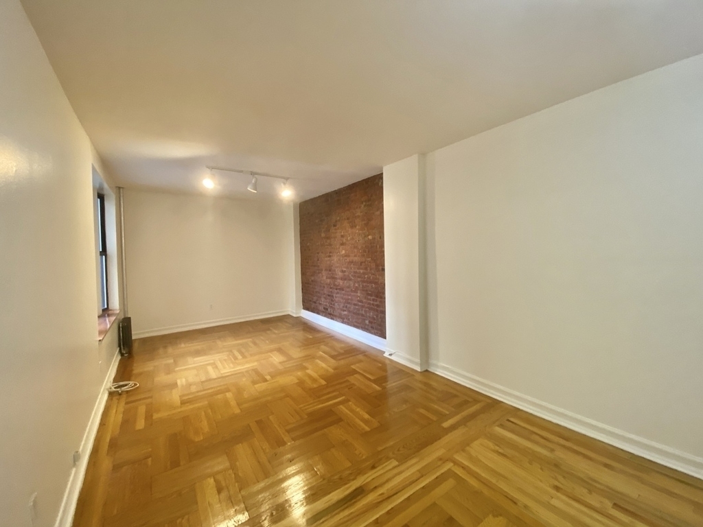 610 West 150th Street - Photo 4