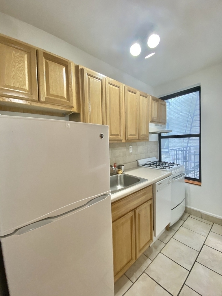 610 West 150th Street - Photo 3