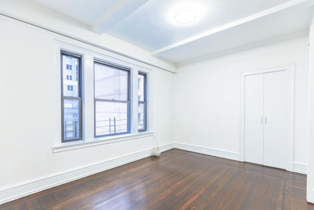 140 West 55th Street - Photo 1