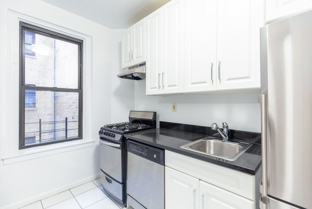 140 West 55th Street - Photo 2