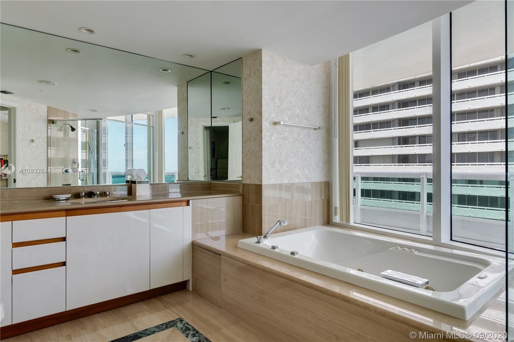 1643 Brickell Ave - Photo 22