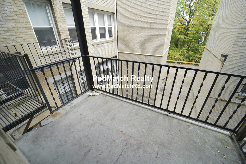 1634 Commonwealth Ave. - Photo 9