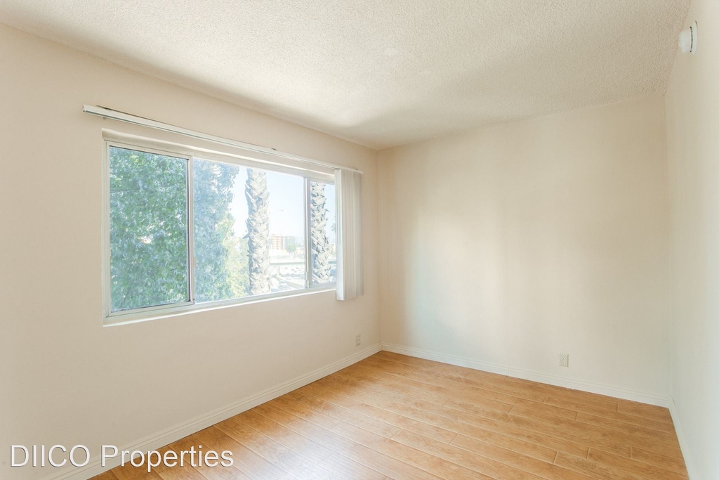 1811 Tamarind Ave - Photo 1