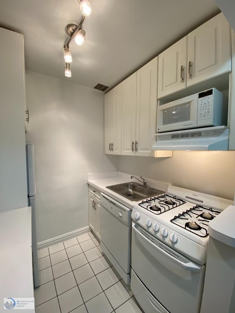 229 East 80th Street - Photo 1