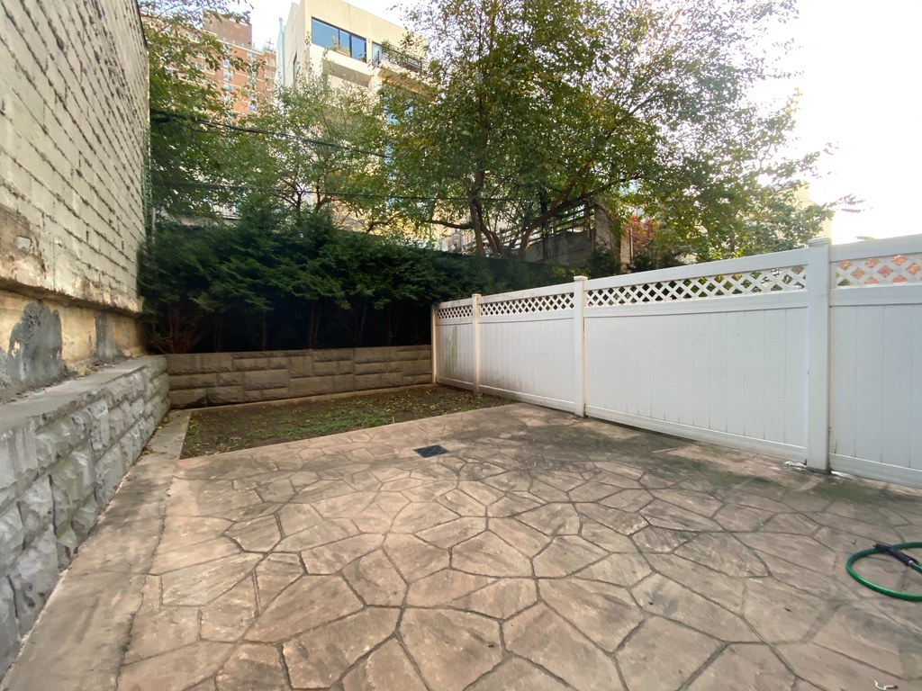 36A Meserole Street - Photo 2