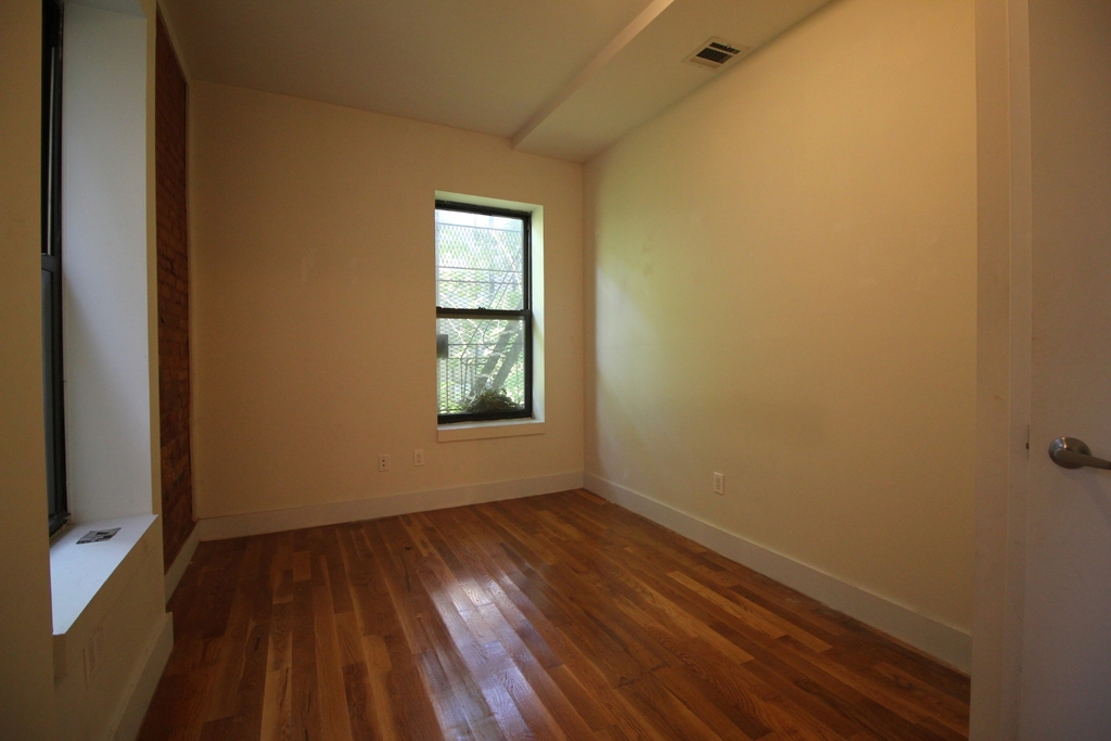 1253 Lincoln Place - Photo 3