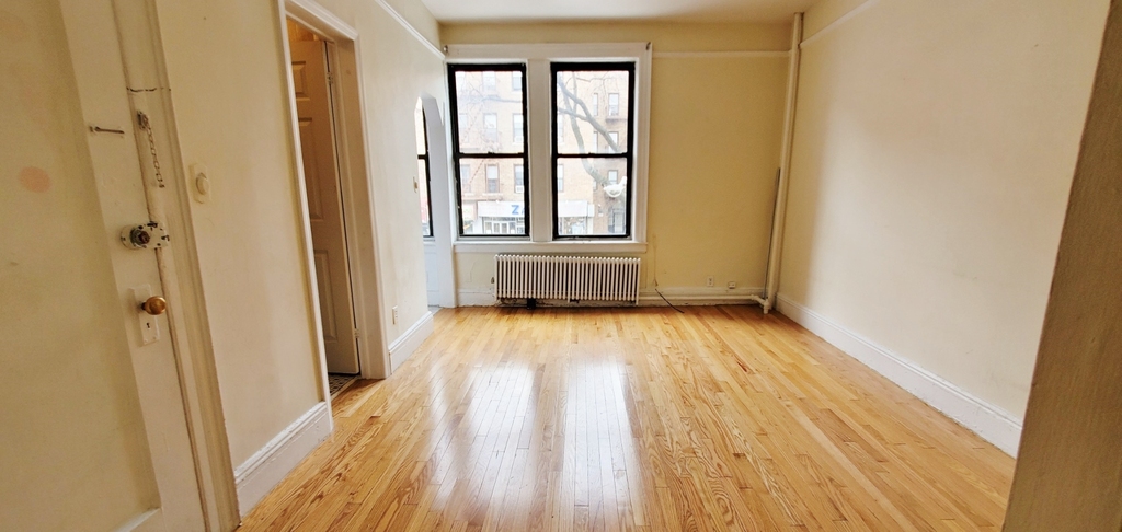 25-25 Steinway Street - Photo 0