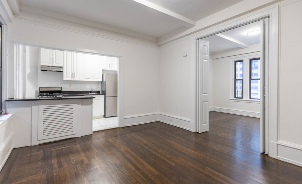 140 W 55th St #8C - Photo 1