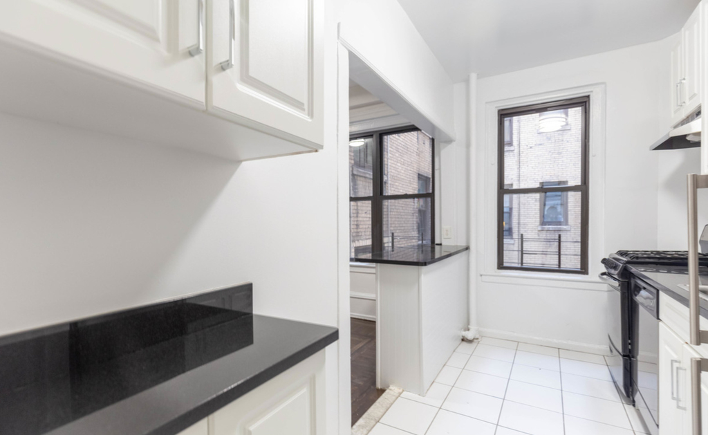 140 W 55th St #8C - Photo 4