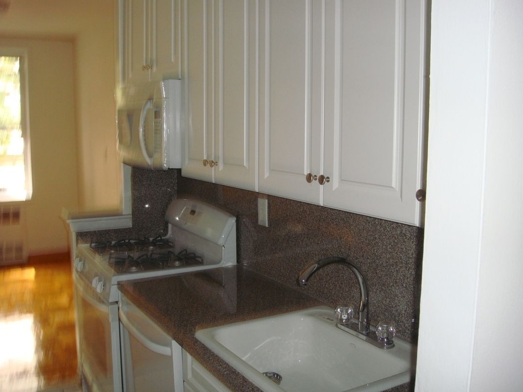 86 West 12th Street - Photo 6