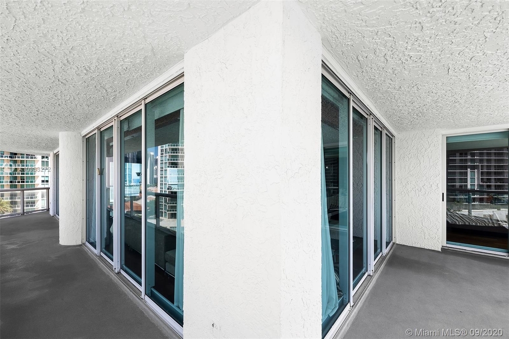 16400 Collins Avenue - Photo 14