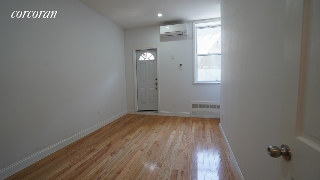 573 Franklin Avenue - Photo 2