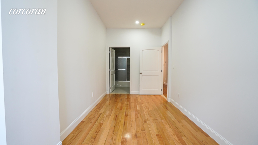 573 Franklin Avenue - Photo 4