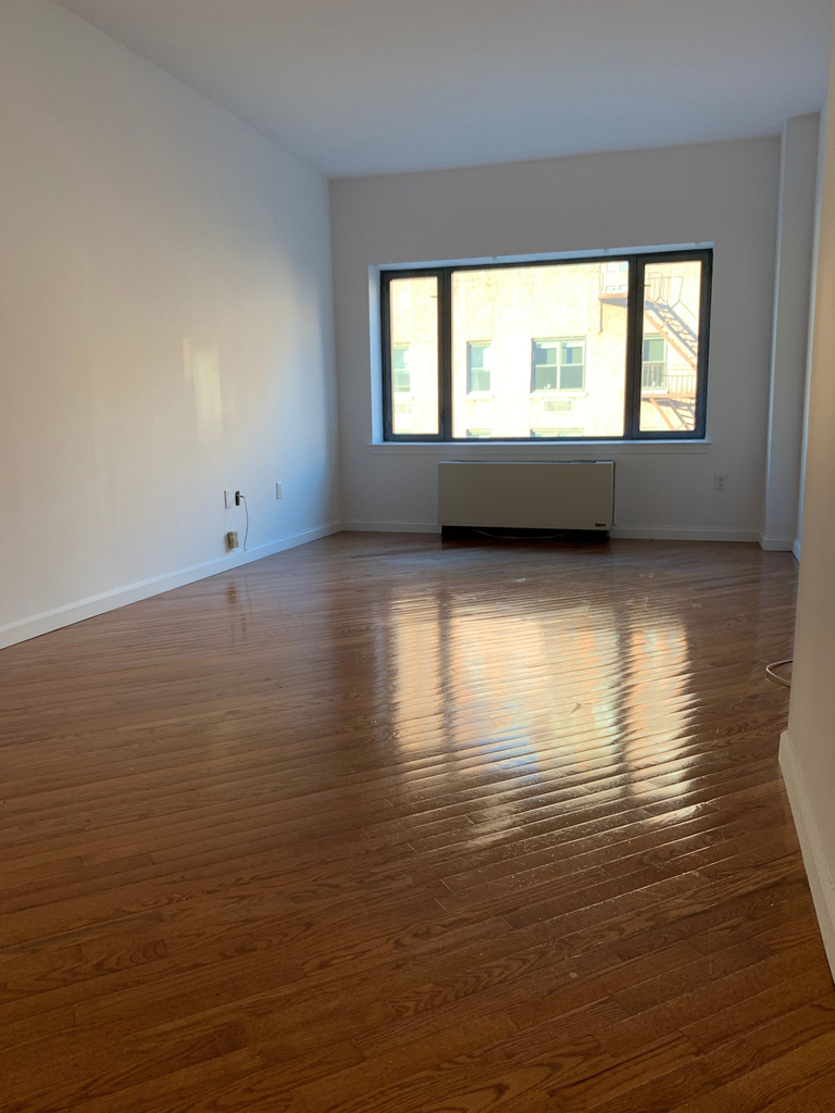 401 West 22nd Street - Photo 1