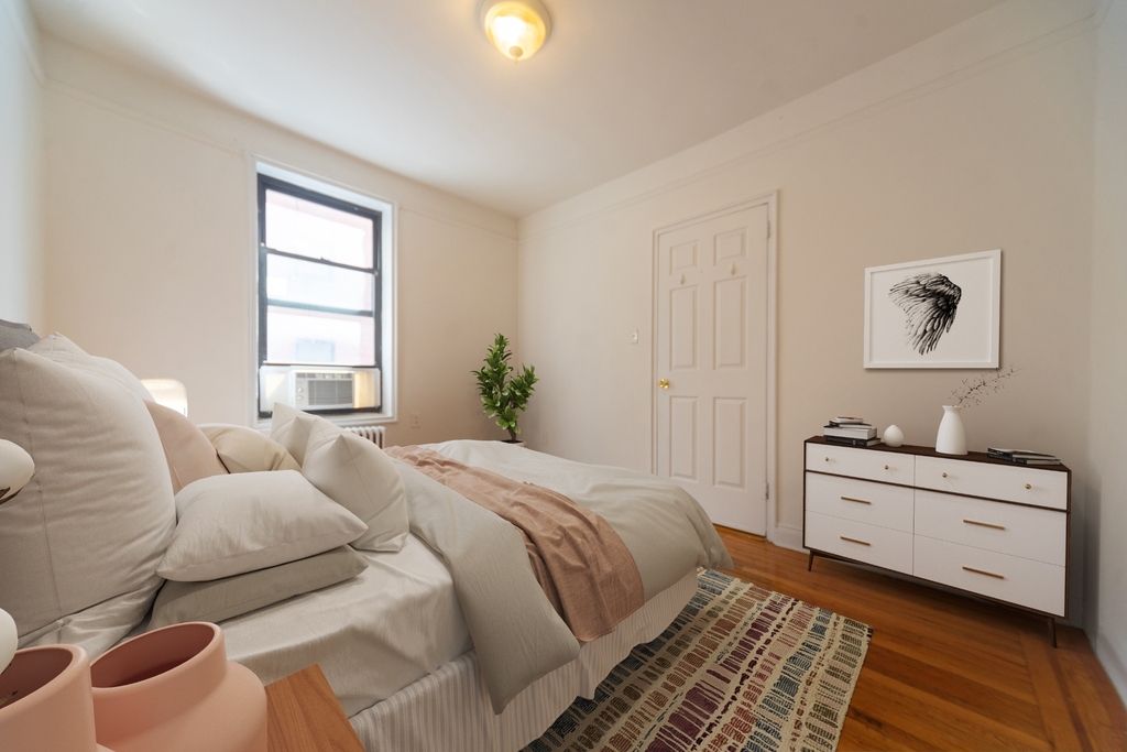 210 East 38th Street - Photo 4