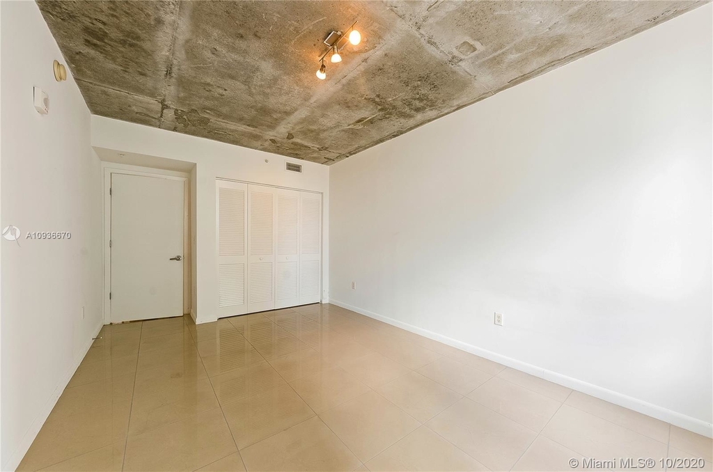 3250 Ne 1st Ave - Photo 11