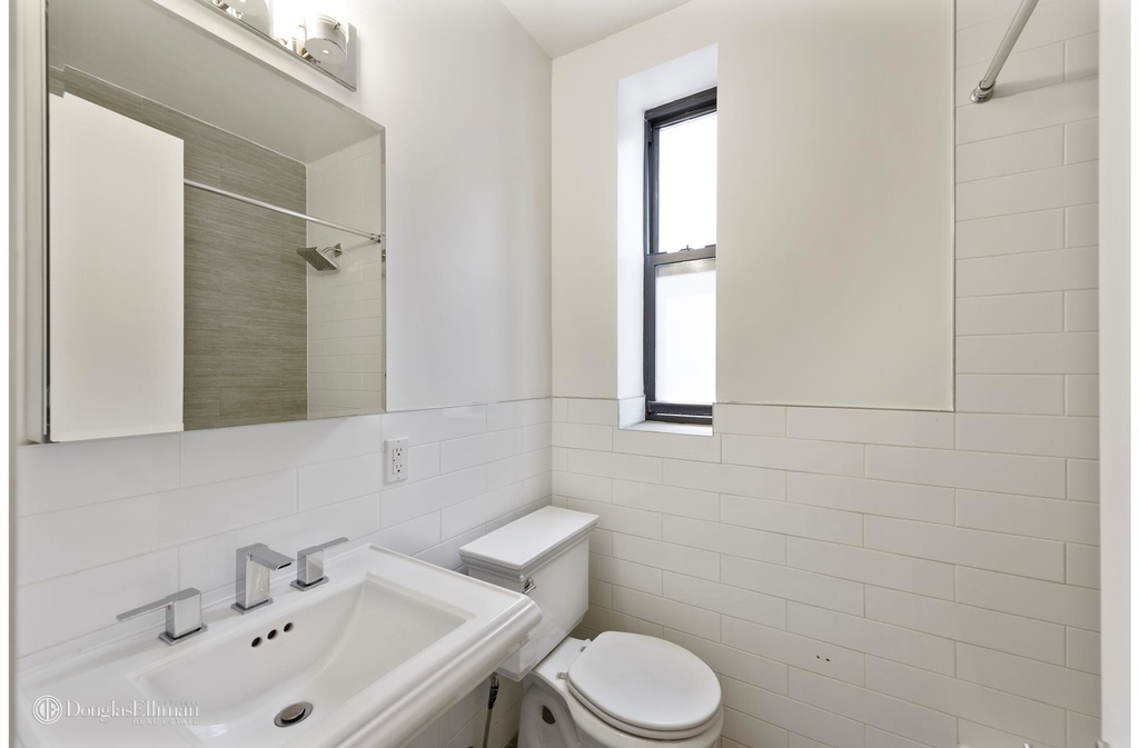 162 East 82nd St - Photo 4