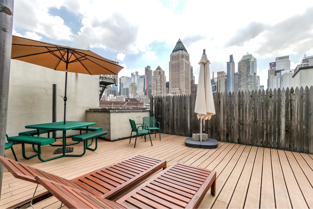 446 W 47th St - Photo 7