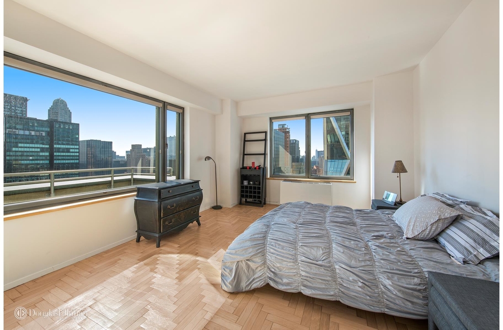 301 West 57th St - Photo 4