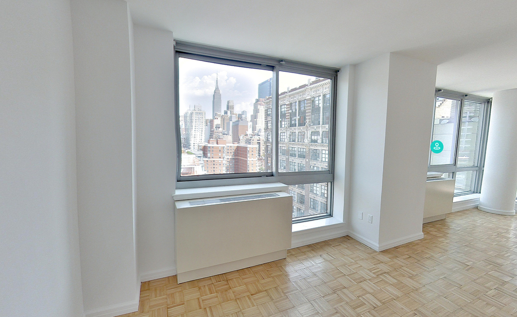 West 37th Street - Photo 4