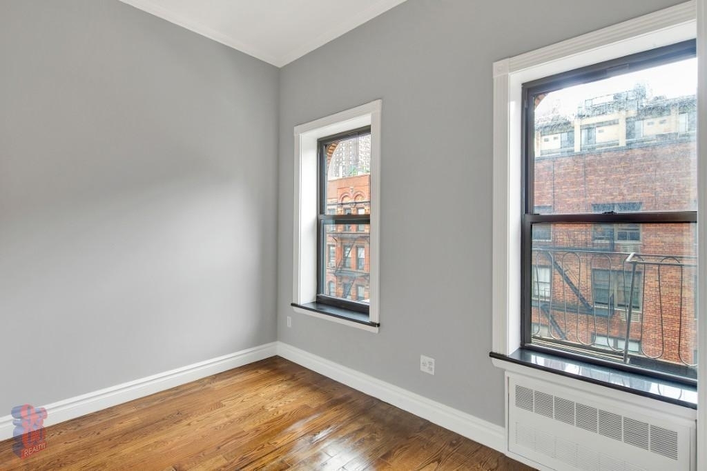 209 East 25th Street - Photo 4