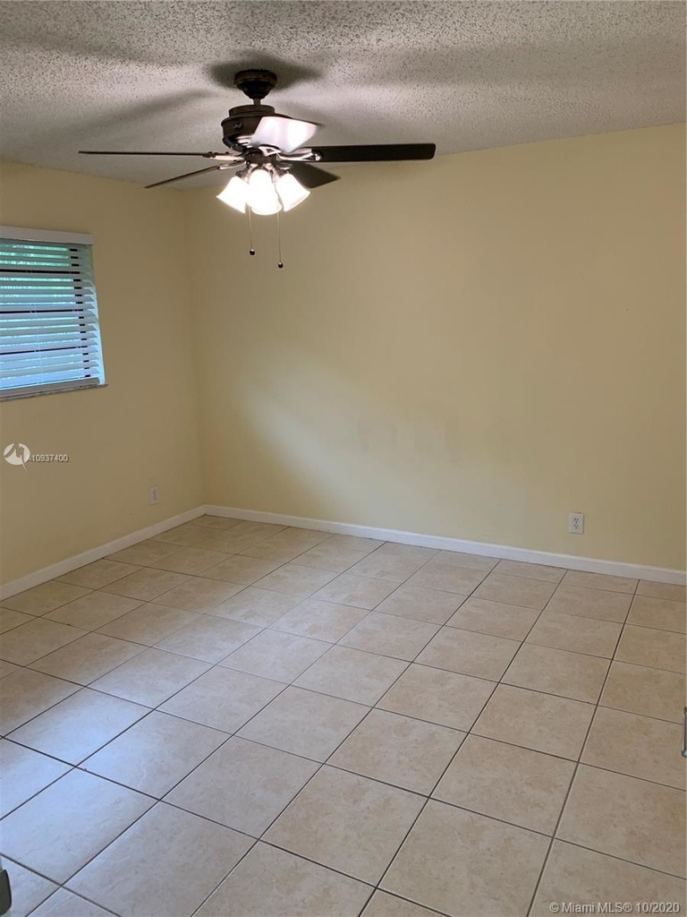 11207 Royal Palm Blvd - Photo 10