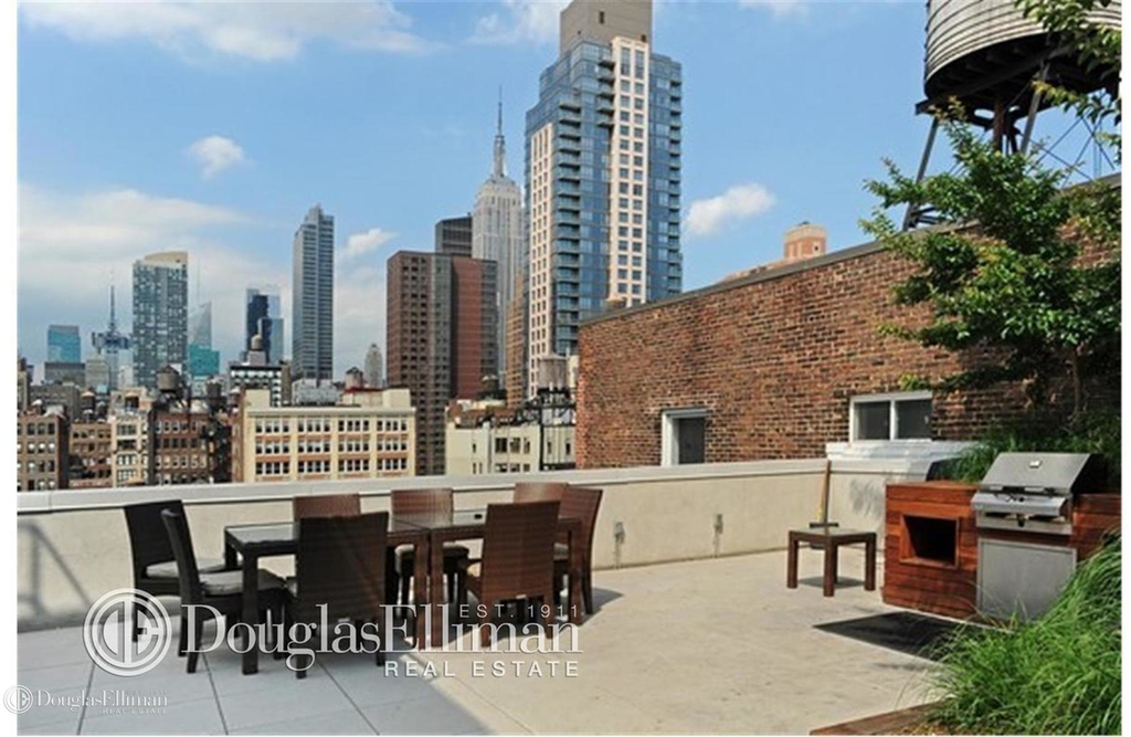 133 West 22nd St - Photo 8