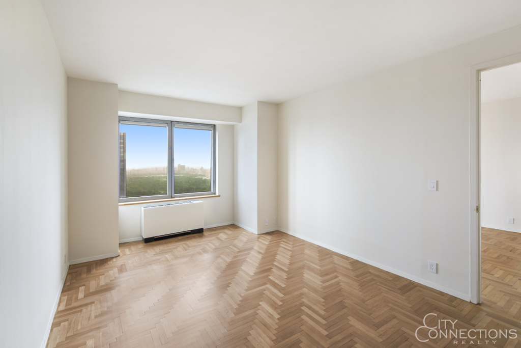 301 W 57th St - Photo 3