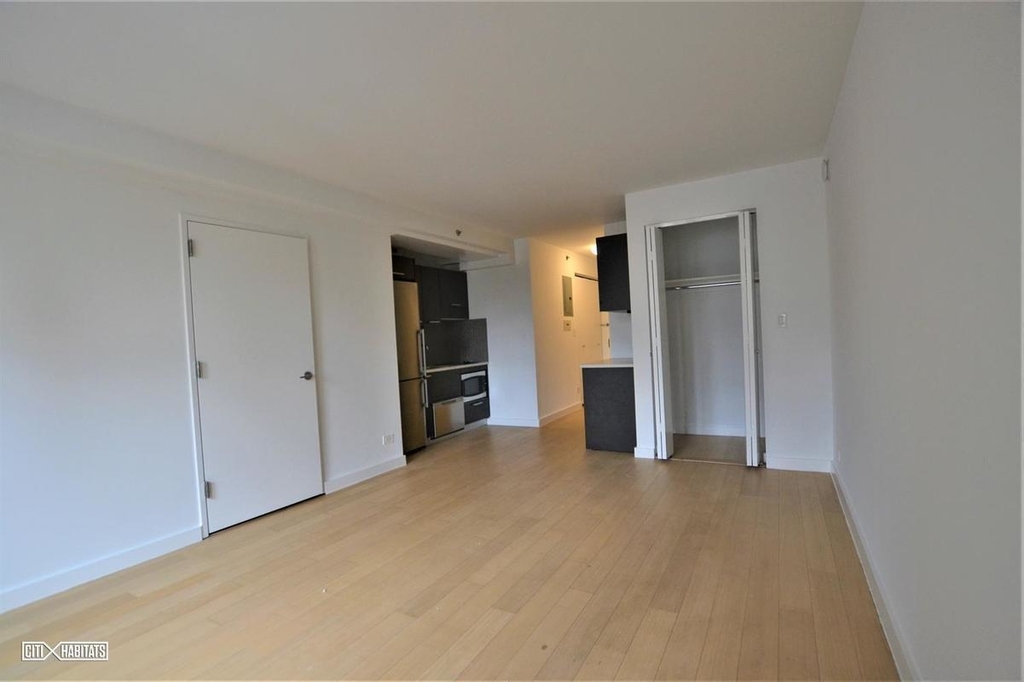 222 East 39th Street - Photo 1