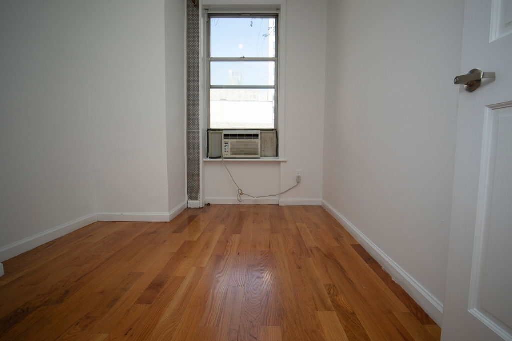 205 West 20th Street - Photo 5