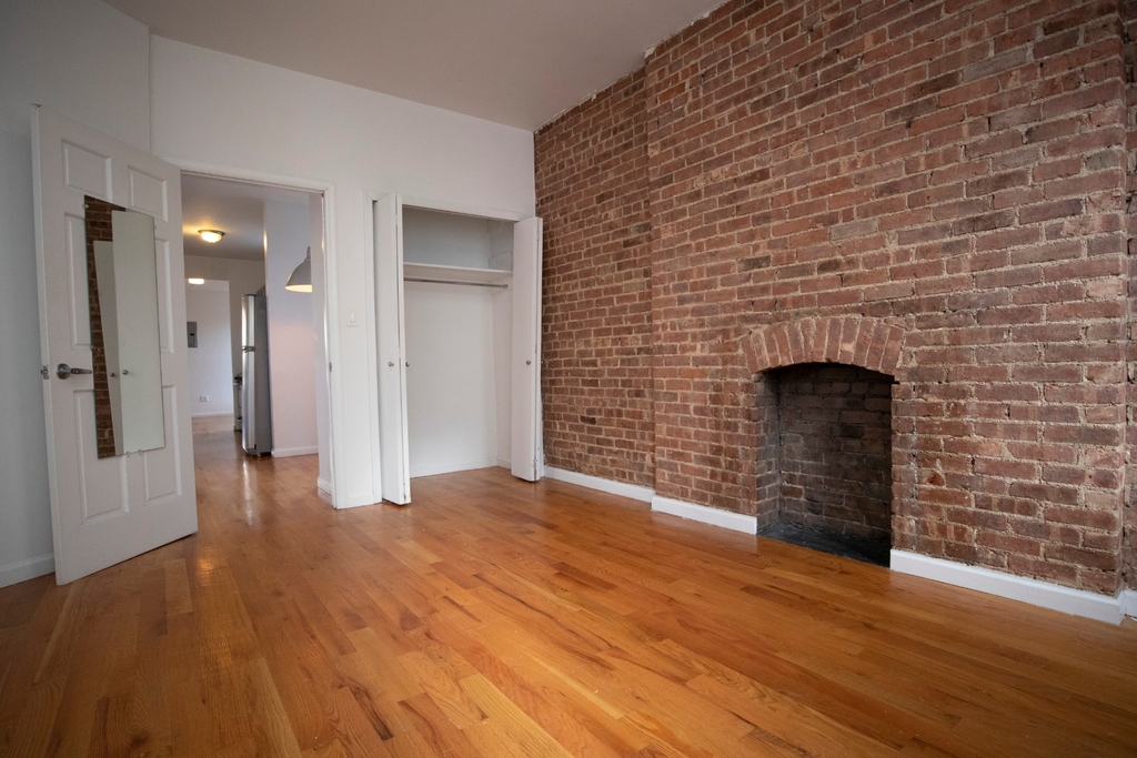 205 West 20th Street - Photo 2