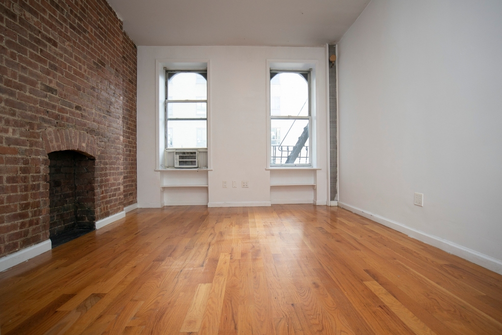 205 West 20th Street - Photo 0