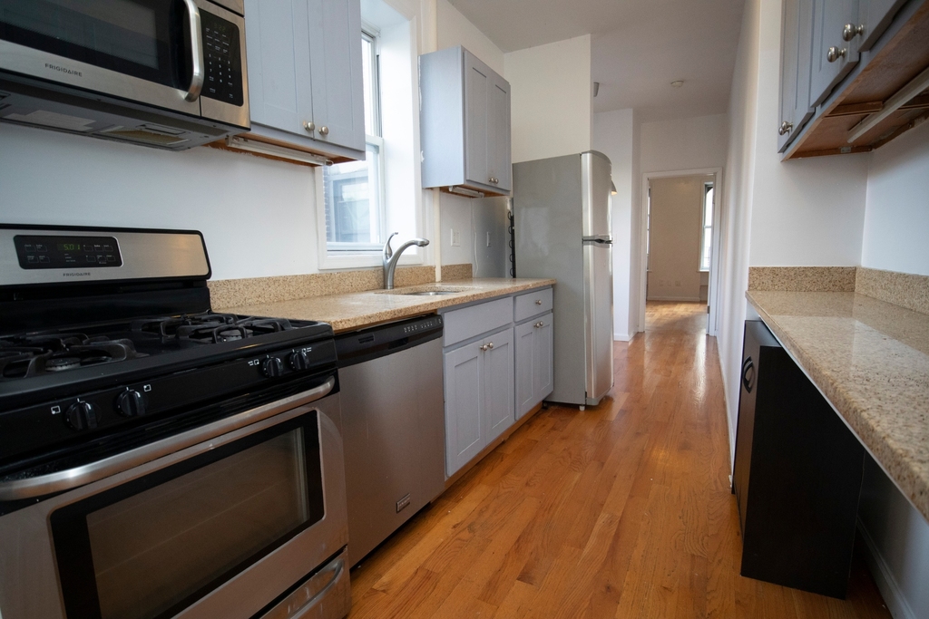 205 West 20th Street - Photo 1