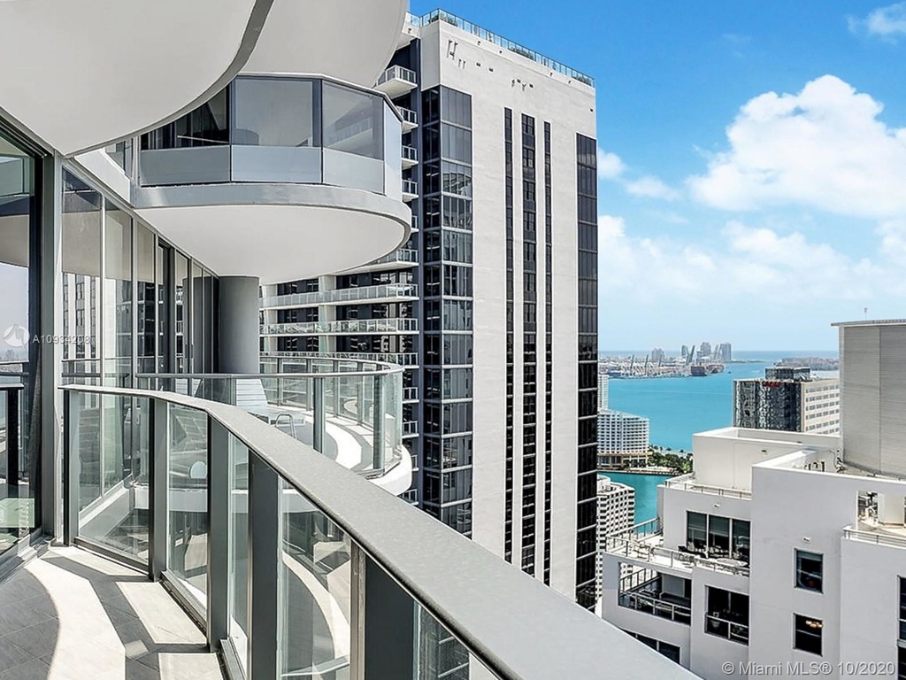 1000 Brickell Plz - Photo 2