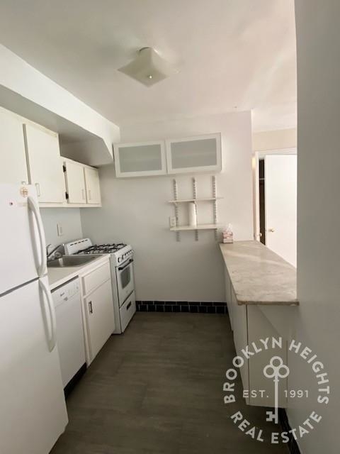 203 Clinton Street - Photo 4