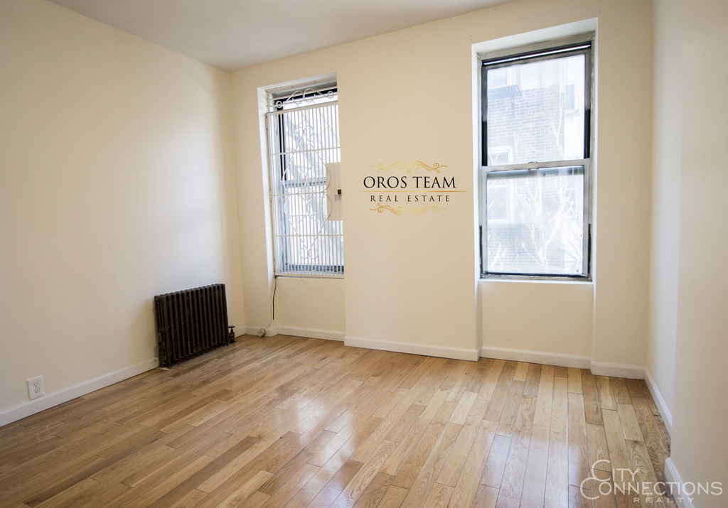 454 W 36th St - Photo 0