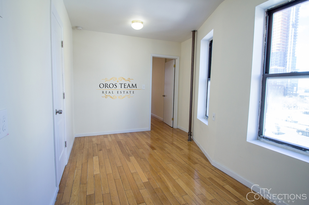 454 W 36th St - Photo 1