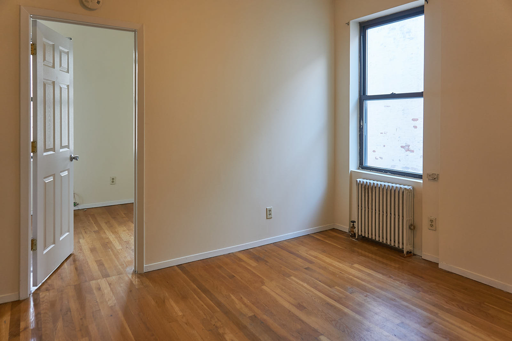 24-35 Steinway Street - Photo 8