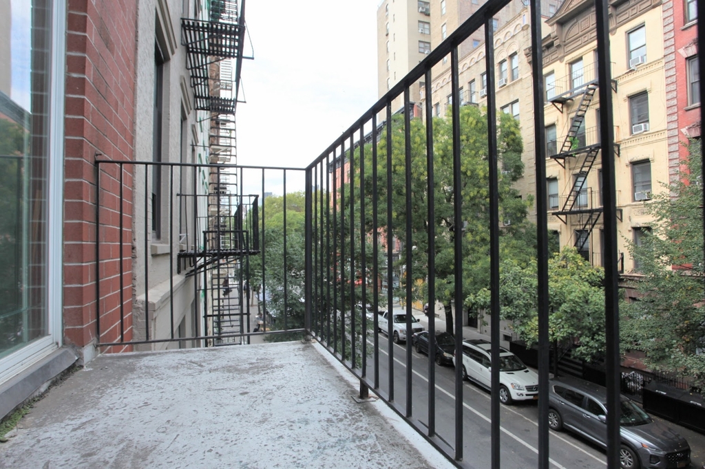 212 East 10th Street - Photo 3