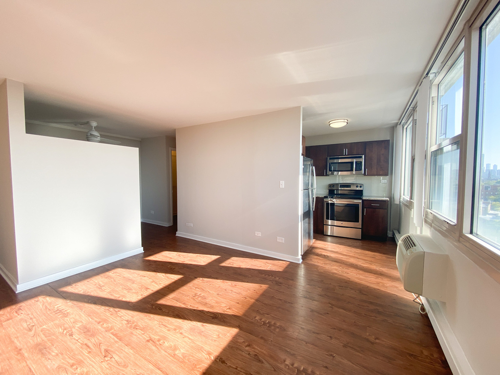 2472 North Clark Street - Photo 4