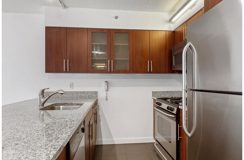 555 West 23rd St - Photo 4