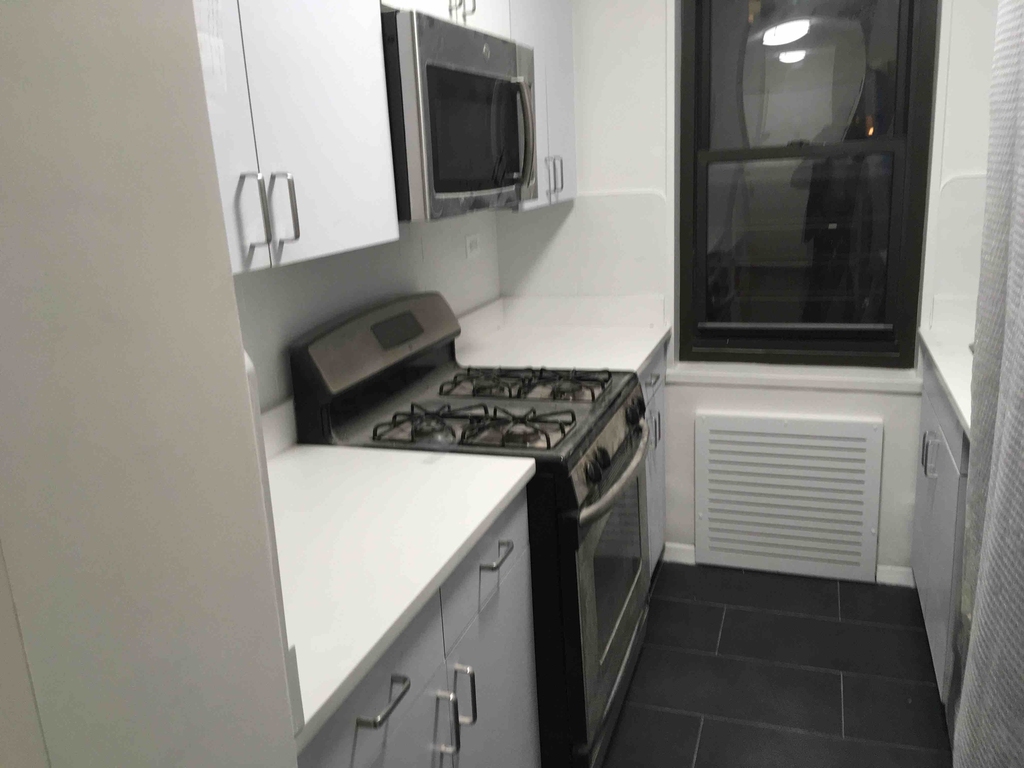 405 East 56 Street - Photo 1