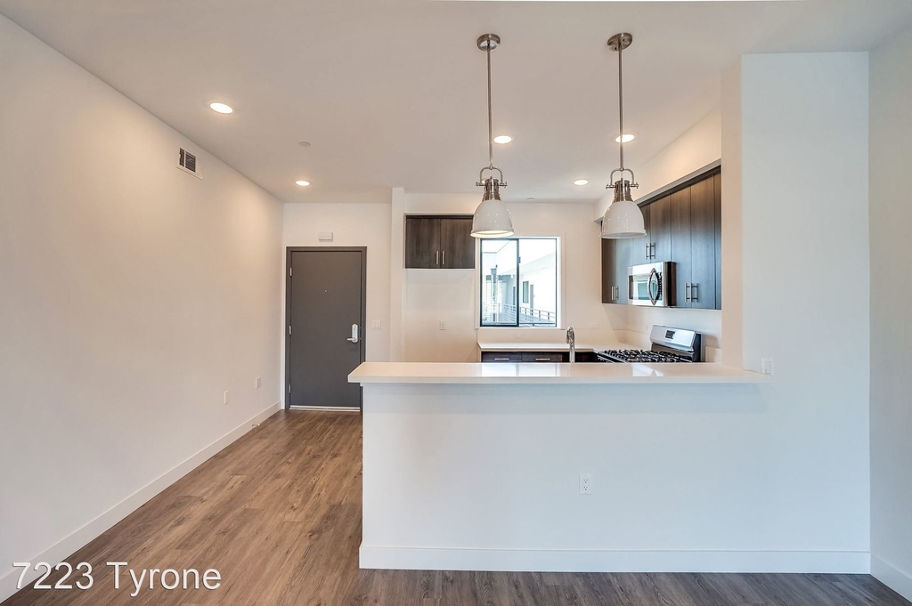 7223 Tyrone Ave. - Photo 8