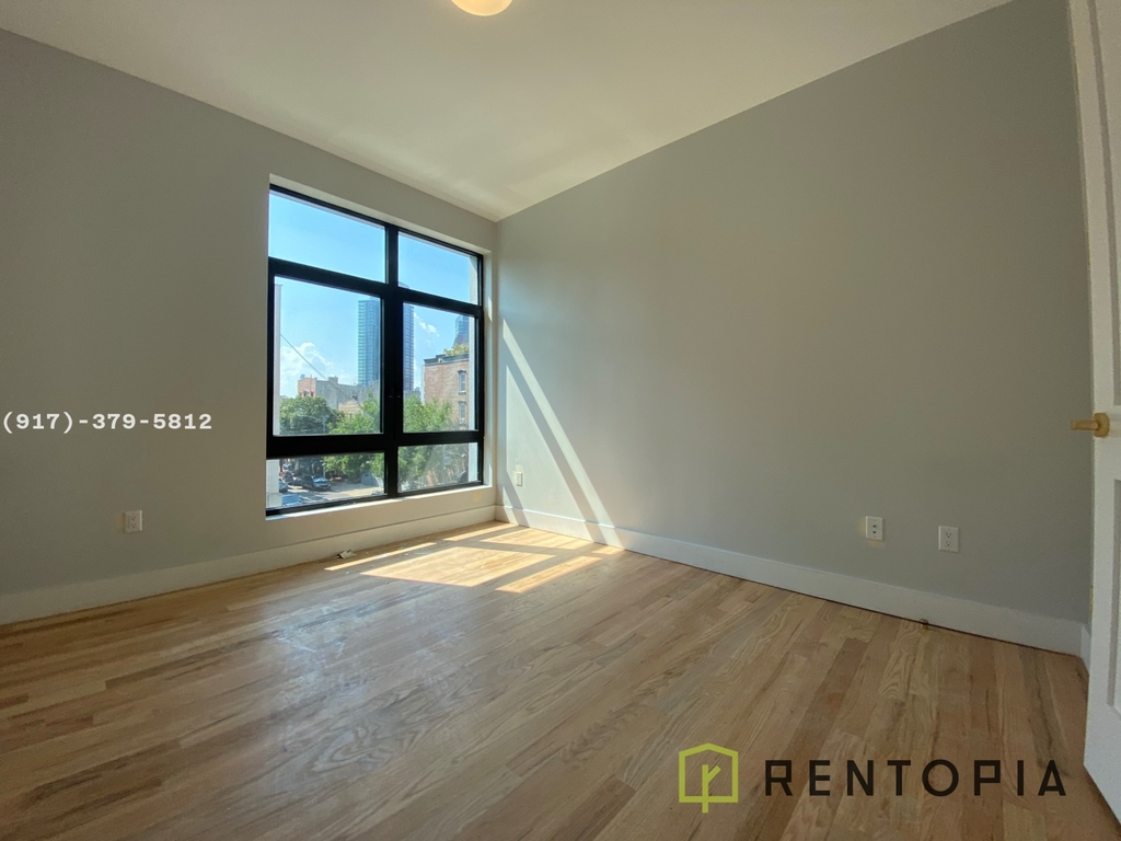 1056 Manhattan Avenue - Photo 11